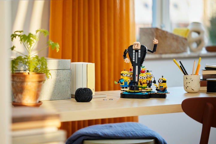 Actual product image LEGO Gru and the Minions made from bricks (75582, LEGO Minions)
