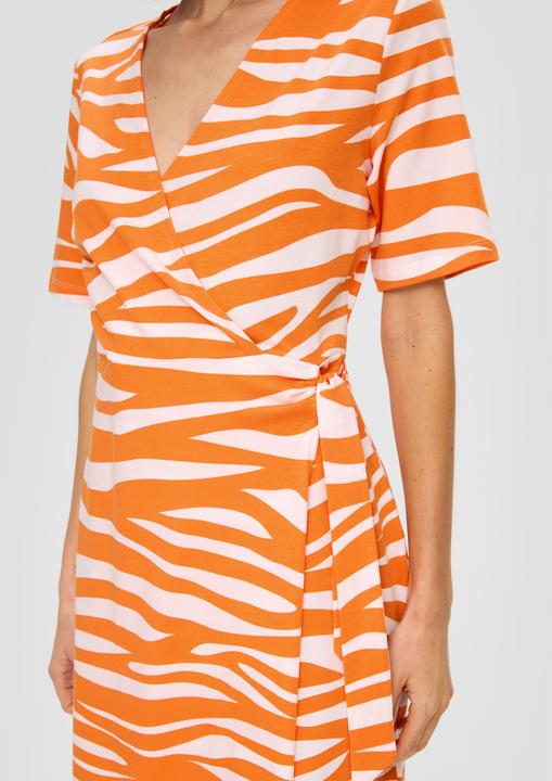 Produktbild S.Oliver Kleid Kleid mit V-Ausschnitt (46)