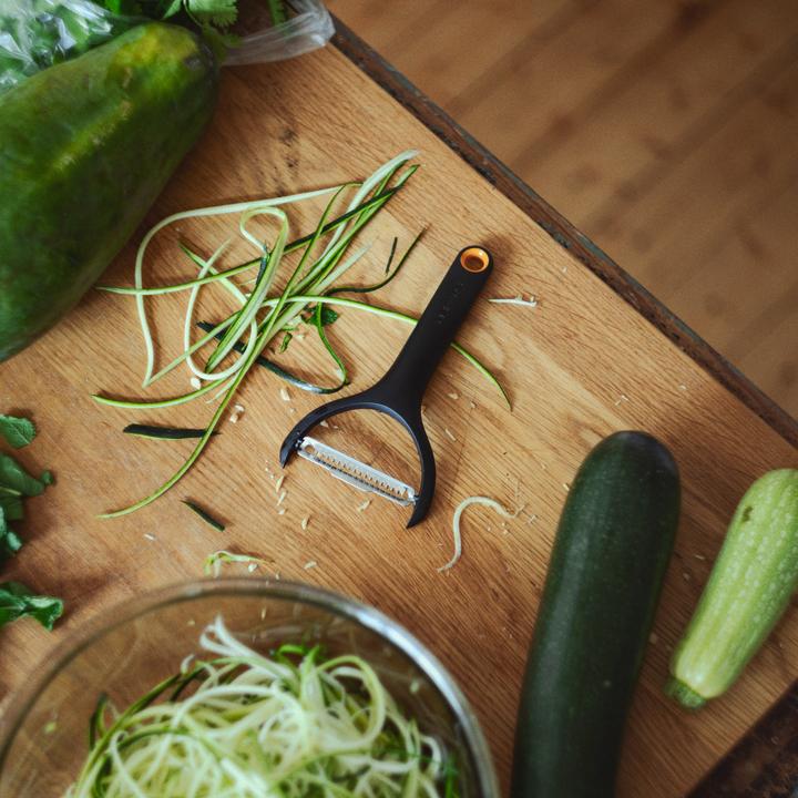 Actual product image Fiskars - FunctionalForm Julienne Peeler, Crosscut