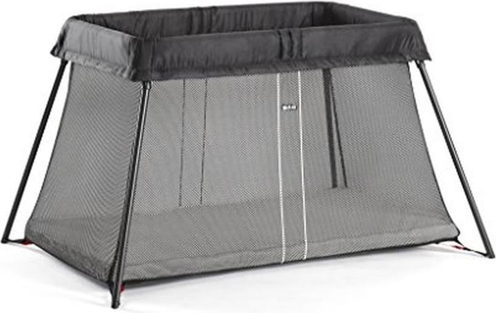 Actual product image BabyBjörn Travel Crib Light with fitted sheet (60 x 105 cm)