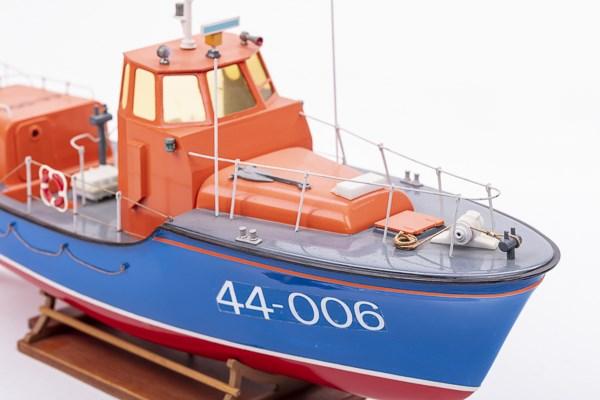 Actual product image Billing Boats RNLI Waveny Lifeboat Plastic hull photomanual 1:40 - (428315)