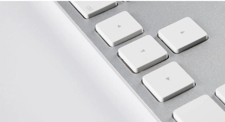 Produktbild LMP Large Font USB Keyboard 110 keys wired USB keyboard with 2x USB and aluminum upper cover - Swiss (CH, Kabelgebunden)