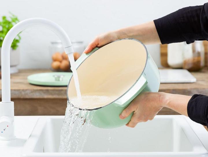 Productafbeelding KitchenAid braadpan emaille 26cm - pistache groen - gelimiteerde oplage (26 cm, Braadpan + kasserol, Gietijzer)