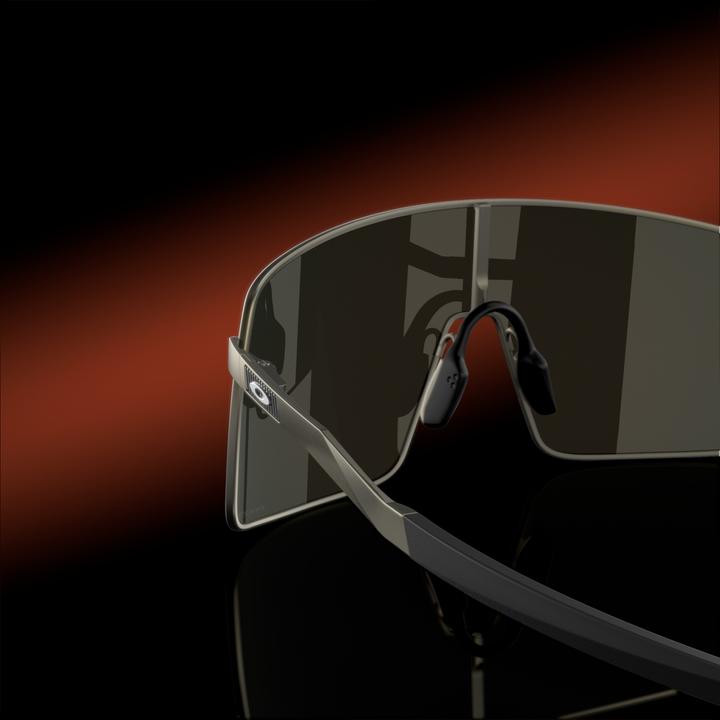 Actual product image Oakley Sutro Ti (prizm ruby, Satin carbon)