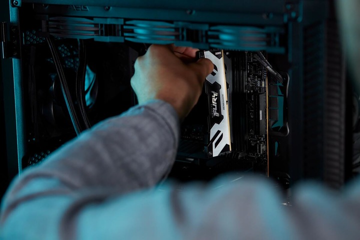 Actual product image Kingston FURY Renegade (2 x 32GB, 6400 MHz, DDR5 RAM, DIMM)