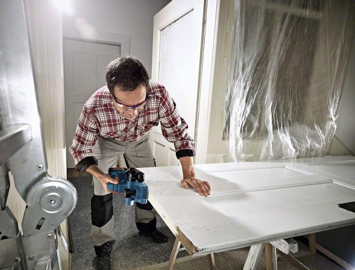 Produktbild Bosch Professional GHO 18 V-LI mit Akku