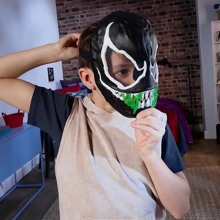 Actual product image Spiderman Spd Venom Versus Feature Mask
