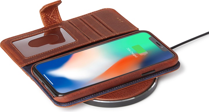 Produktbild Decoded Qi Charging Ladepad für iPhones/Smartphones Cinnamon Brown (10 W)