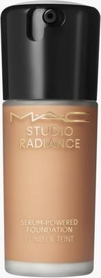 MAC Cosmetics M.A.C. Studio Rad Serum Pow Fond de Teint NW40 (Nr. NW40)