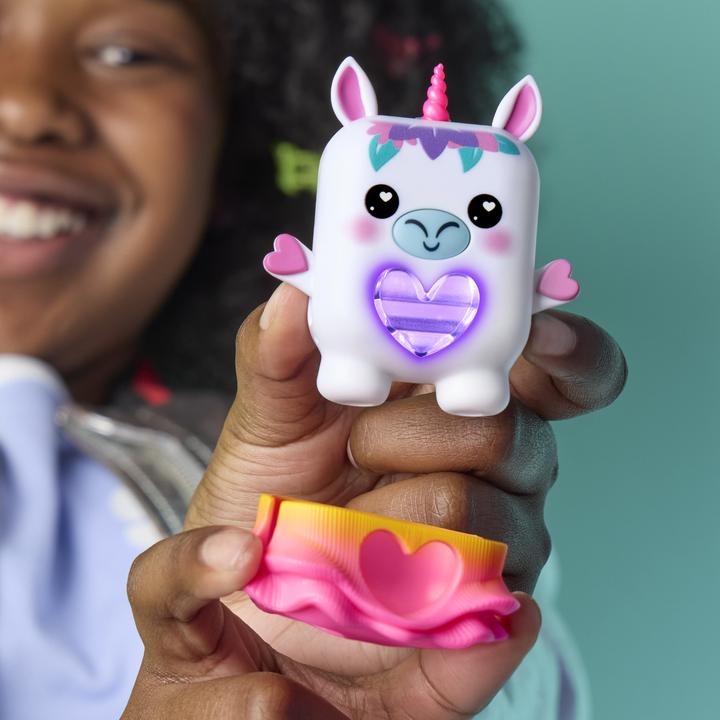 Produktbild Nano-Mals Hasbro Meadowmist das Einhorn elektronisches Fidget-Tierchen