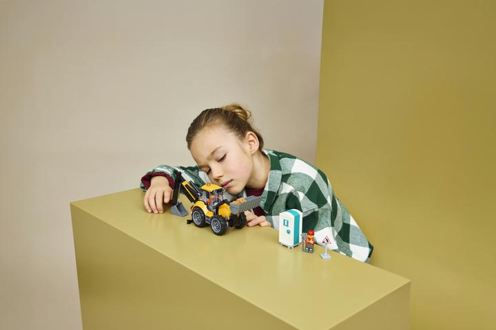 Actual product image LEGO 60480 Gelber Baggerlader