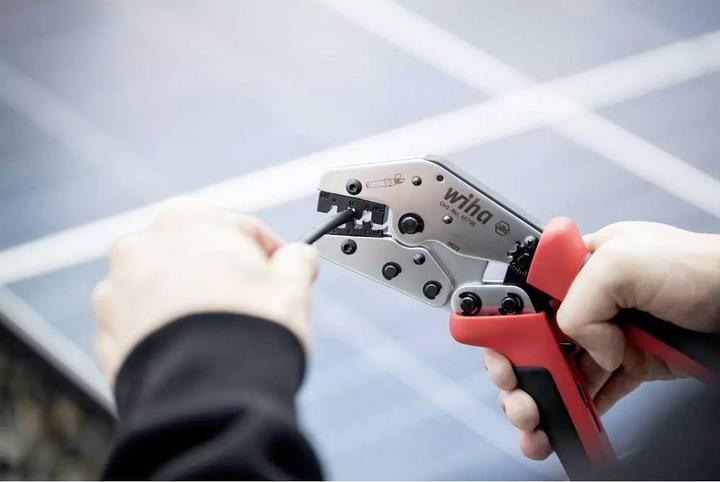 Produktbild Wiha 45796 Crimpzange 1 Stück Photovoltaik-Verbinder, Solar-Steckverbinder 2.5 bis 6mm² (250 mm)