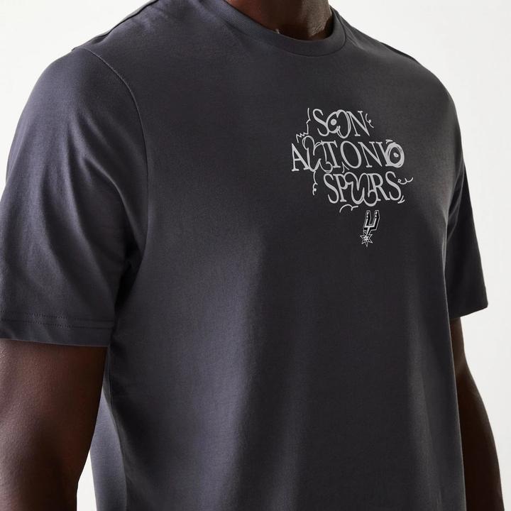 Immagine prodotto New Era T-shirt corto con grafica San Antonio Spurs (L)