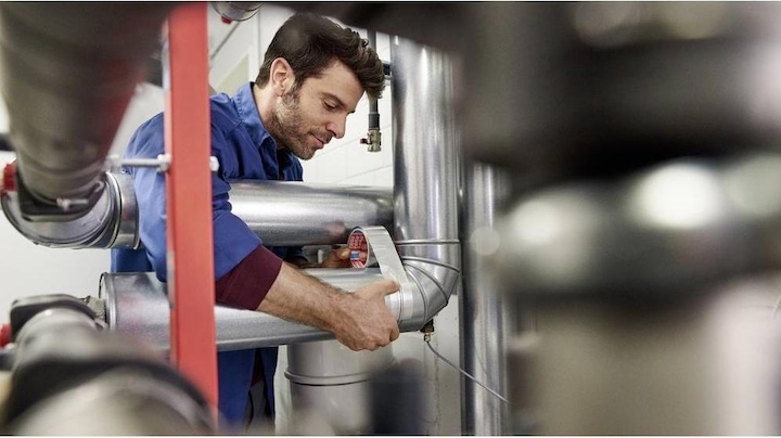 Produktbild tesa Aluminiumband, selbstklebend, für Reparaturen von metallischen Oberflächen (50 mm)