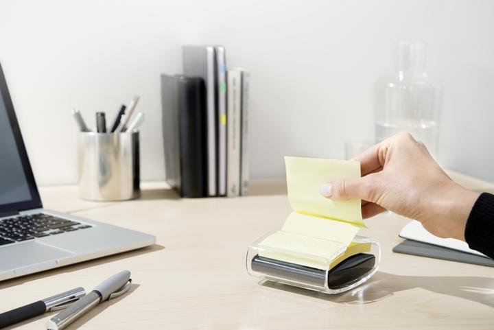 Actual product image 3M Post-It Black/Yellow Sticky Note, 90 Notes per Pad, 76mm x 76mm (76 x 76 mm)