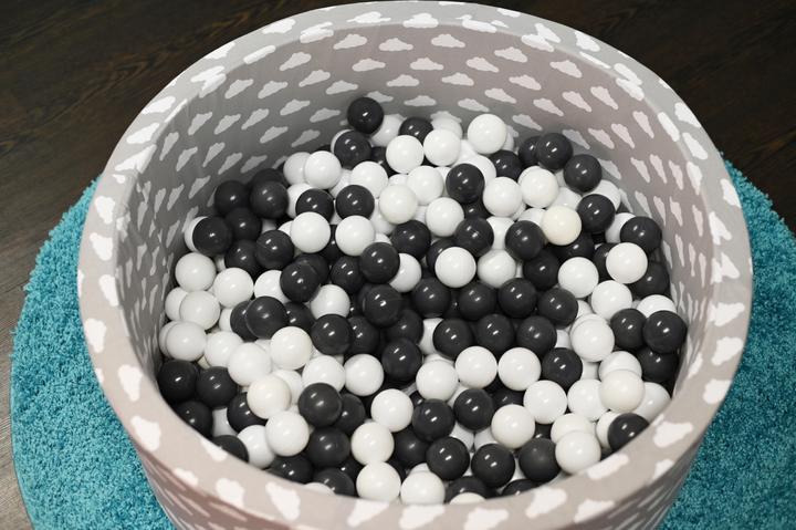 Produktbild Knorrtoys Bällebad soft - "Grey white clouds" - 300 balls grey/creme (ca. 6cm Durchmesser)