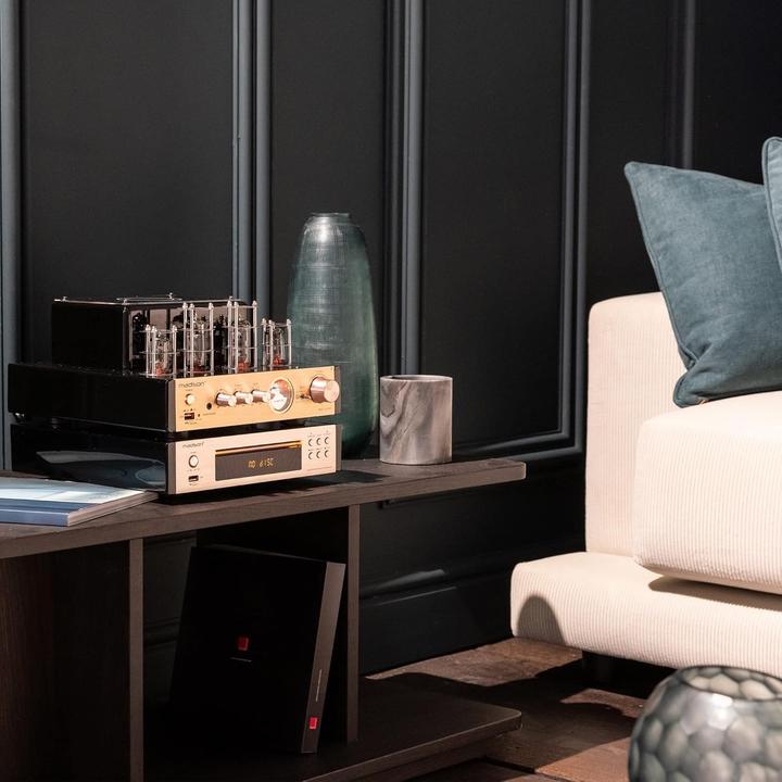 Actual product image Madison buizenversterker 2 x 25W RMS Bluetooth USB Line (Tube amplifier)