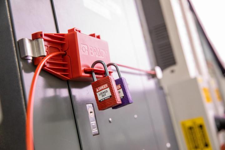 Produktbild Brady Safekey Kompaktes Nylon-Sicherheitsschloss mit Aluminiumbügel, Violett, 25 mm Bügelhöhe, 4.7