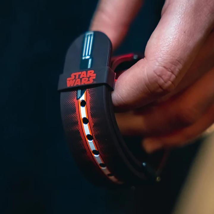 Immagine prodotto Moby Fox Bracciale Smartwatch Star Wars Darth Vader Lightsaber 22 mm (22 mm, Acciaio inossidabile, Silicone)