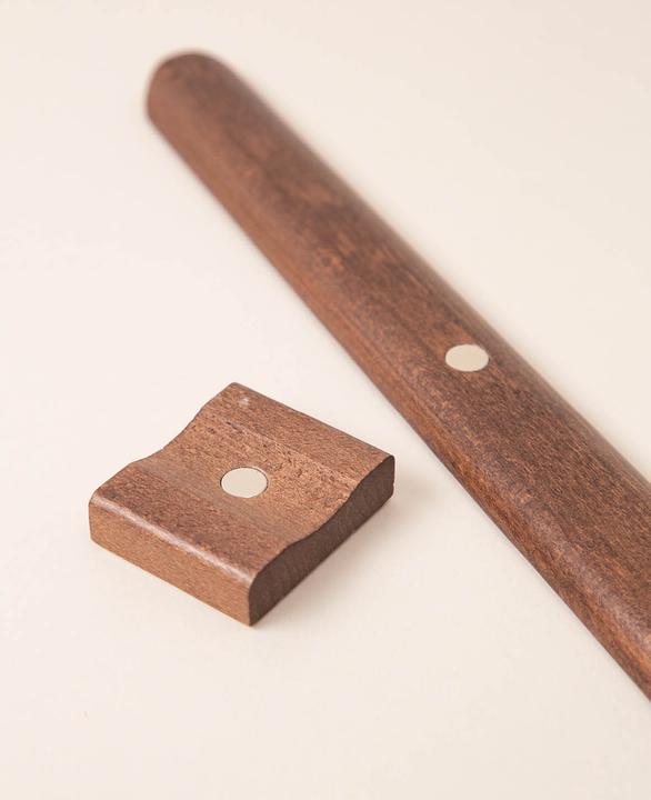 Image du produit Esmée Magnetischer Schuhlöffel in Walnuss Optik, 55 cm