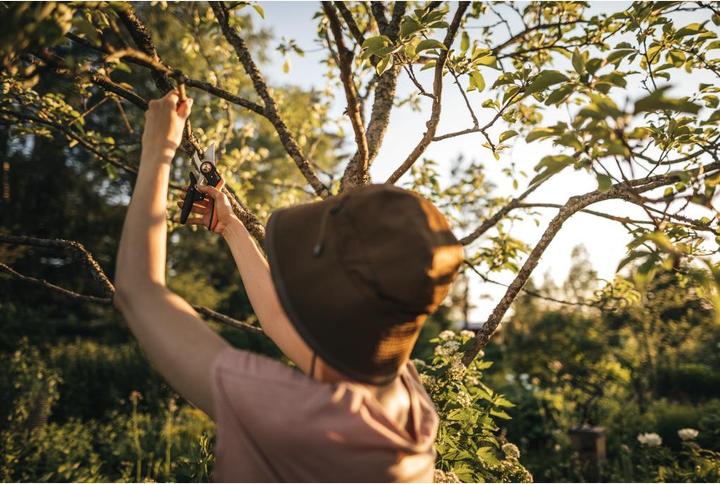 Actual product image Fiskars Plus PowerLever Bypass Secateurs P721