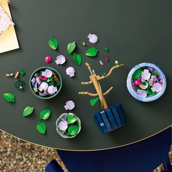 Actual product image LEGO Hibiscus (LEGO Botanical)