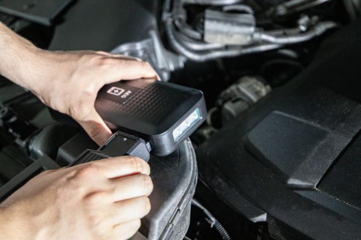 Actual product image AEG JS15 (1500 A, 4000 mAh)