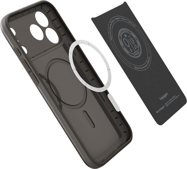 Actual product image Spigen Thin Fit (Apple iPhone 17 Pro)