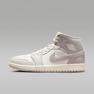 Produktbild Jordan Air Women's 1 Mid SE (41)