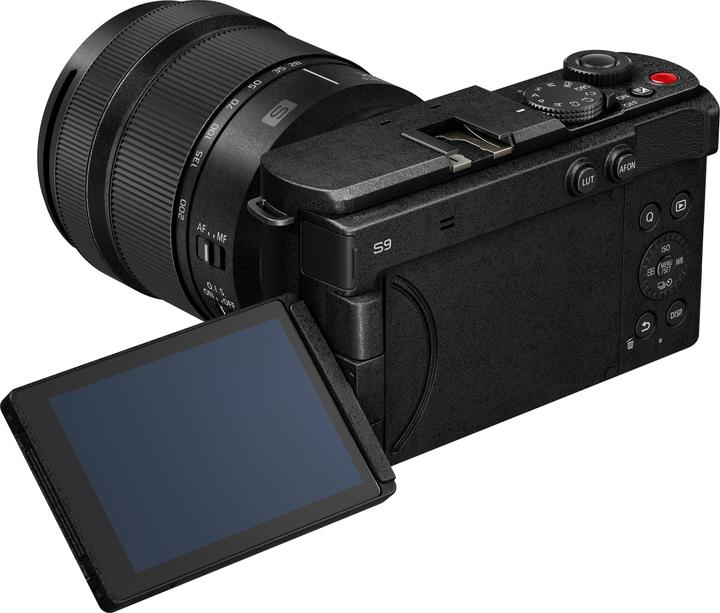 Produktbild Panasonic Lumix S9 Kit (28 - 200 mm, 24.20 Mpx, Vollformat)