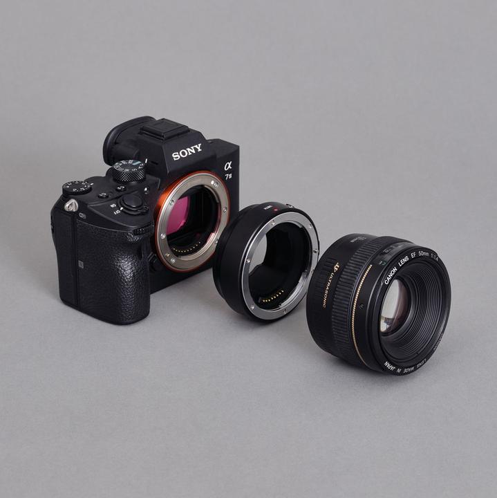 Produktbild Urth Lens Mount Adapter: Compatible with Canon (EF / EF S) Lens to Sony E Camera Body (Electronic)