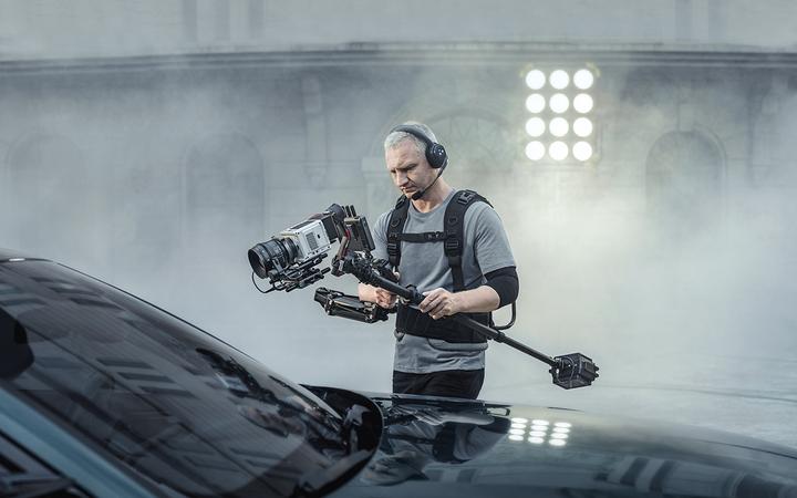 Produktbild DJI RS 3 Pro Combo (Spiegelreflexkamera, Systemkamera, 4.50 kg)
