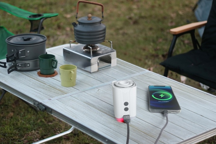 Produktbild Technaxx Mini-Akku-Luftpumpe mit LED-Lampe