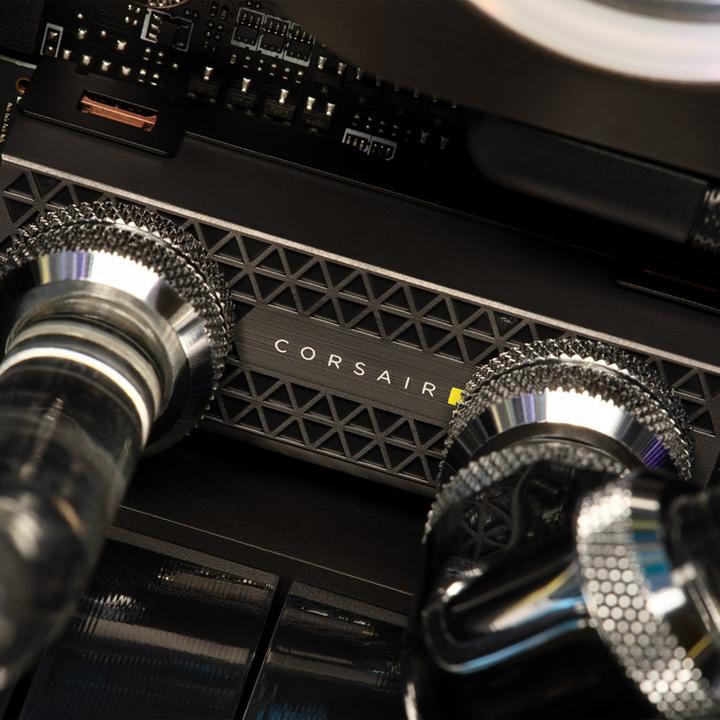 Actual product image Corsair MP700 PRO Hydro X Series (2000 GB, M.2 2280)