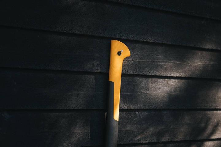 Actual product image Fiskars Splitting Axe