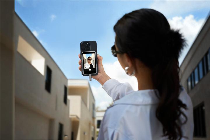 Actual product image Insta360 Snap Selfie Screen