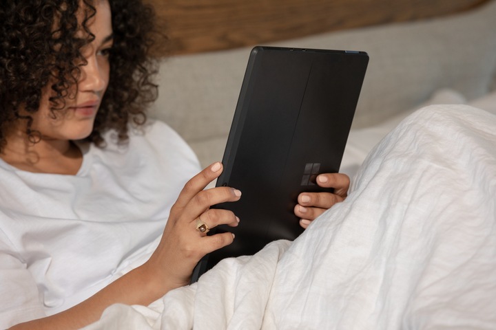 Produktbild Microsoft Surface Pro X (4G, 13", 256 GB, Matte Black)