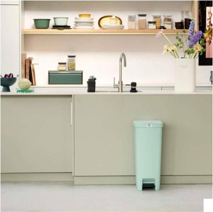 Actual product image Brabantia StepUp 40 l waste bin, light green (40 l)