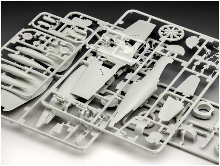 Produktbild Revell F4U-4 Corsair
