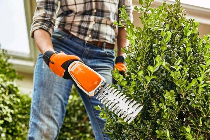 Productafbeelding Stihl Accu gras- en struikschaar HSA 26 - met accu AS2 en lader AL1 (Oplaadbare batterij)