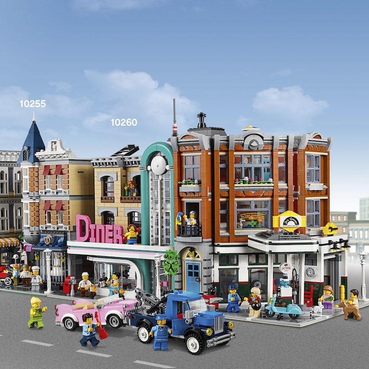 Actual product image LEGO Corner garage (10264, LEGO Creator Expert)