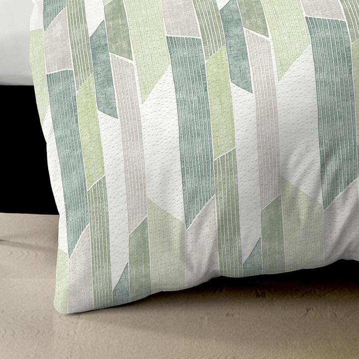 Actual product image Traumschlaf Seersucker bed linen Mikado green (Bedding set, 155x220 cm + 80x80 cm)