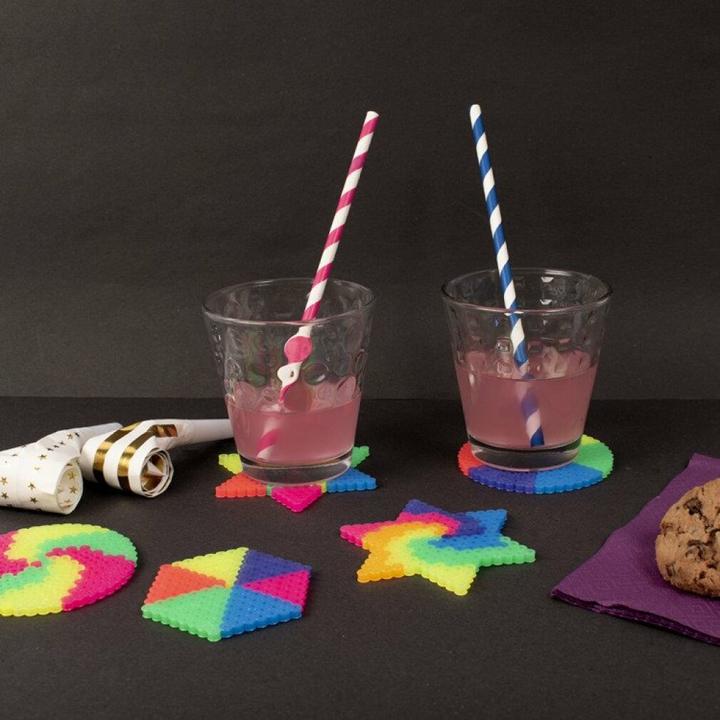 Actual product image Playbox Bügelperlen im Eimer - neon 5000 Stück