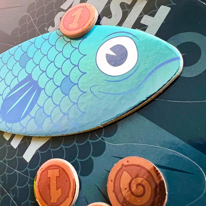 Immagine prodotto Asmodée Sounds Fishy - Ed. Italiana (Italiano, 2 - 4 Giocatori)