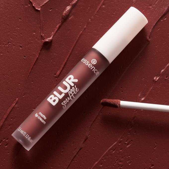 Produktbild essence BLUR soufflé matte lip cream (#7B3F38 Soft Launch)
