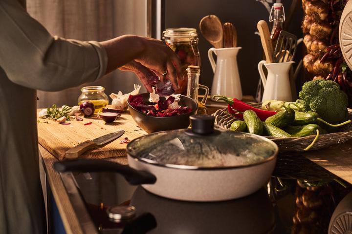 Produktbild Ballarini LEDRO Bratpfanne mit Deckel 28 cm (28 cm, Bräter + Schmortopf, Aluminium)