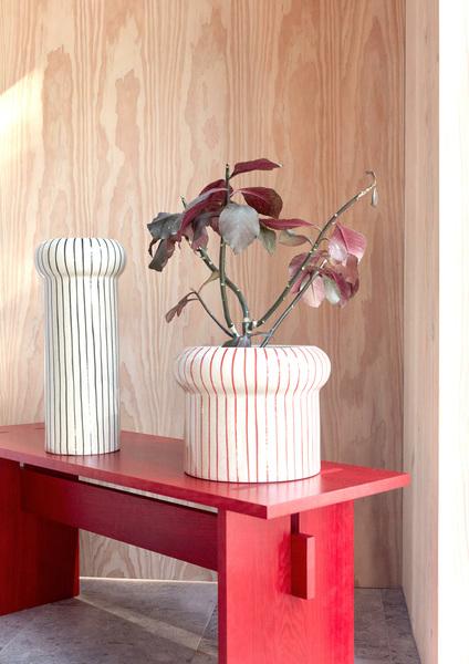 Produktbild OYOY Living Vase Aki Hellgrün/Schwarz (1 x, 49 x 23 x 25.5 cm, 28.74 l)