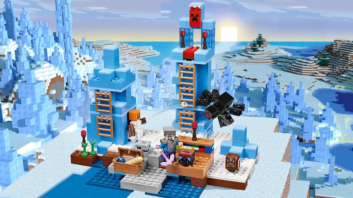 Actual product image LEGO Minecraft Türme aus Eis (21131, LEGO Minecraft)