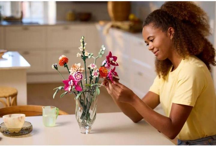 Actual product image LEGO Schöner Rosafarbener Blumenstrauss (10342, LEGO Botanicals, LEGO Icons)