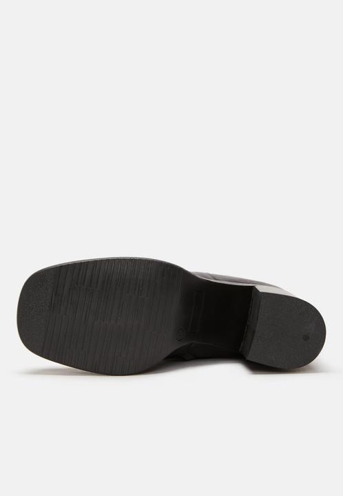 Actual product image Felmini VALERIA D574, the heeled boot from, is made from black leather and offers an elegant look. (37)